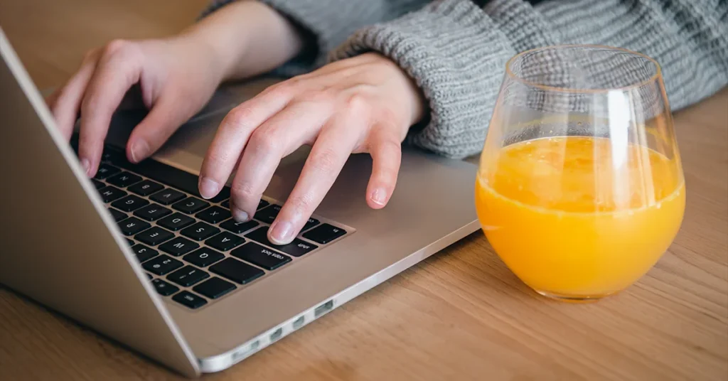 orange discoloration macbook pro